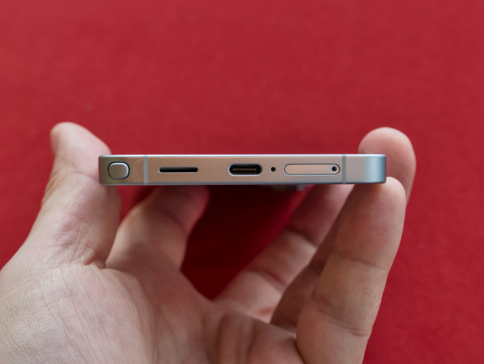 Die Ladeleistung hat Samsung auf 60 Watt per Kabel erhöht. (Bild: Tobias Költzsch/Golem)