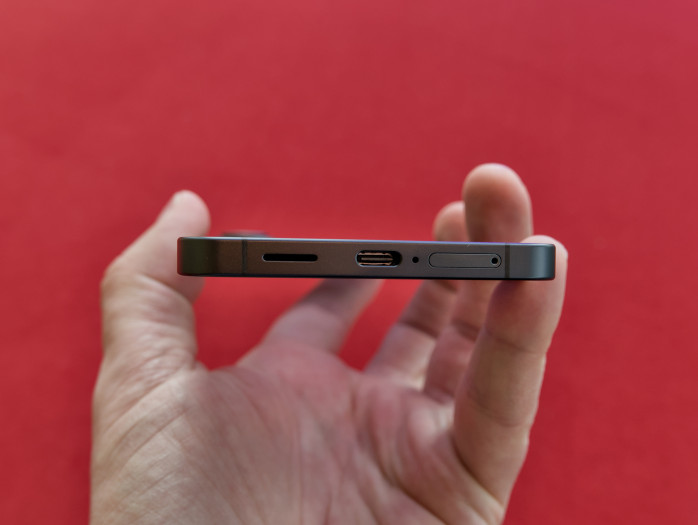 Auch das Einsteigermodell lädt mit 45 Watt. (Bild: Tobias Költzsch/Golem)