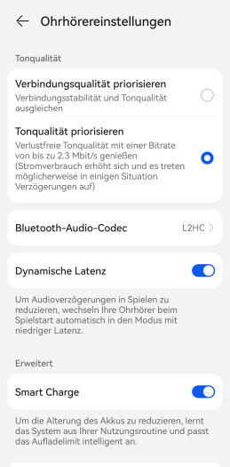 Nur wenn die Freebuds Pro 5 mit Huawei-Smartphones verbunden sind, ist die Funktion Smart Charge verfügbar. (Bild: Huawei/Screenshot: Golem)