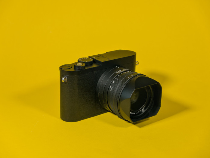 Die Verarbeitung ist hochwertig, wie man es von Leica kennt. Nicht Leica-gemäß ist die Haptik etwas gewöhnungsbedürftig. (Bild: Tobias Költzsch/Golem)