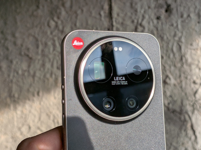 Das Leitzphone hat drei Kameras, die Objektive stammen von Leica. (Bild: Tobias Költzsch/Golem)