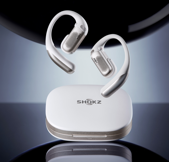 Openfit Pro mit dem vergleichsweise großen Ladeetui (Bild: Shokz)