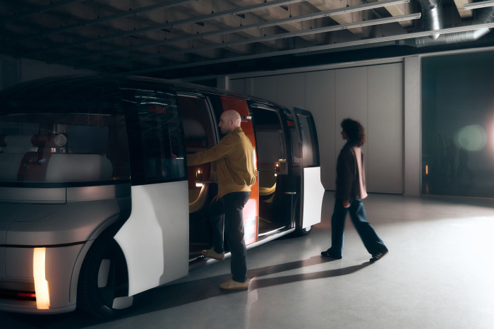 Mit Sue zeigt das deutsche Designstudio Uedelhoven wie sie sich einen E-Shuttle vorstellen. (Bild: Sue)