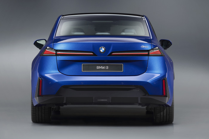 Die Leuchten am Heck sind flach und sehr horizontal ausgerichtet. (Foto: BMW)