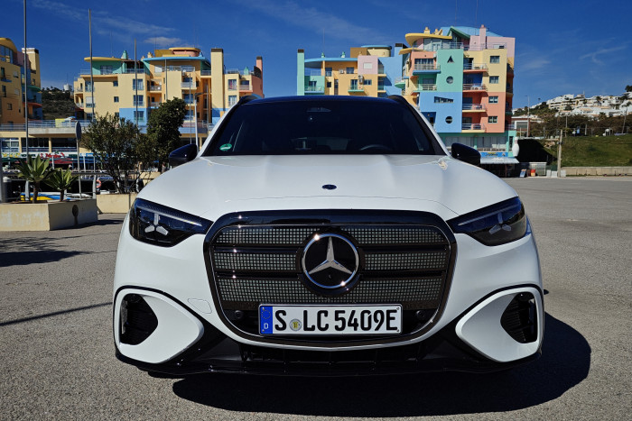 Der Grill mit 942 beleuchteten Punkten stellt das neue Gesicht der Marke dar. (Foto: Friedhelm Greis/Golem)