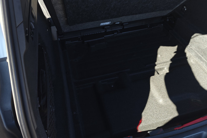 Unter der Kofferraumabdeckung ist nur wenig zusätzlicher Platz. (Foto: Friedhelm Greis/Golem)