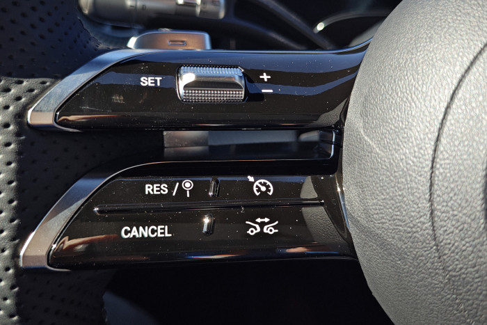 Zur Einstellung der Geschwindigkeit bei den Assistenzsystemen gibt es eine Wippe. (Foto: Friedhelm Greis/Golem)