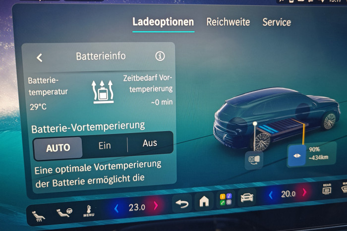 Anders als beim CLA lässt sich beim GLC der Akku manuell vorkonditionieren. (Foto: Friedhelm Greis/Golem)