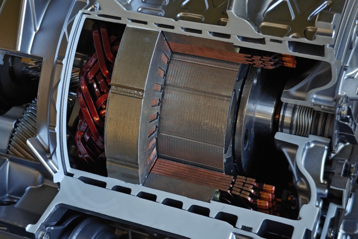 Mercedes setzt bei dem Antrieb auf Permanenterregte Synchronmotoren. (Foto: Friedhelm Greis/Golem) 