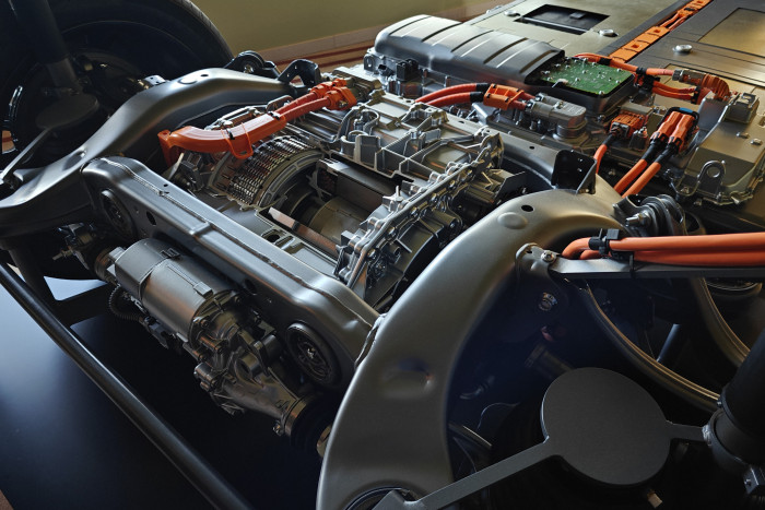 Der Heckantrieb verfügt über ein Zweiganggetriebe. (Foto: Friedhelm Greis/Golem)