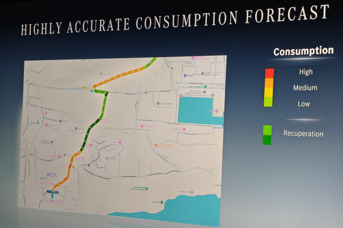 Für die Berechnung der Reichweite nutzt Mercedes detaillierte Angaben über den Streckenverlauf. (Foto: Friedhelm Greis/Golem)