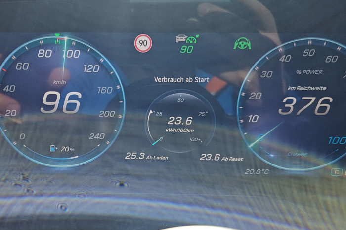 Dennoch erschien uns der Verbrauch inklusive einer Autobahnfahrt mit 120 km/h recht hoch. 