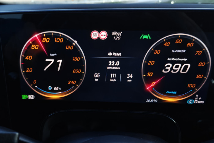 Bei fast kontinuierlichem Tempo 120 auf der Autobahn lag der Verbrauch bei 22 kWh pro 100 km. (Foto: Friedhelm Greis/Golem)