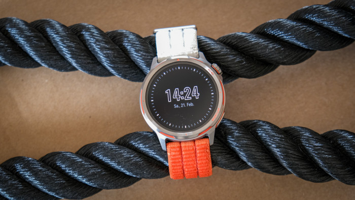 Im Always-on-Modus ist die Darstellung etwas spartanischer. (Bild: Steinlechner / Golem)