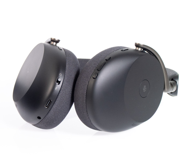 Der Evolve 3 85 wird über gut erreichbare Tasten bedient. (Bild: Martin Wolf/Golem)