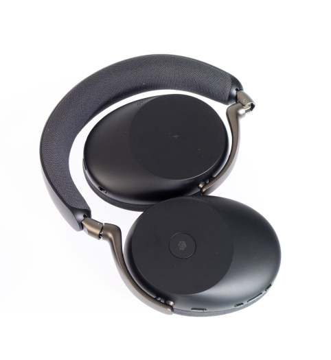 Der Evolve 3 85 lässt sich platzsparend zusammenfalten. (Bild: Martin Wolf/Golem)