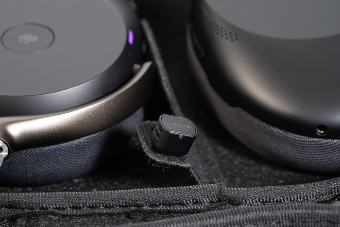 Das Bluetooth-Dongle Link 390 hat einen festen Platz in der Transporttasche. (Bild: Martin Wolf/Golem)