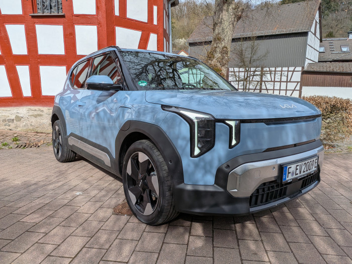 Die Front hat auffällige Tagfahrlichter und Scheinwerfer. (Bild: Tobias Költzsch/Golem)