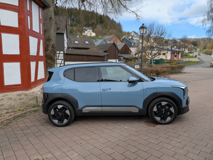 Der EV2 ist ein Mini-SUV mit überraschend viel Platz im Innenraum. (Bild: Tobias Költzsch/Golem)