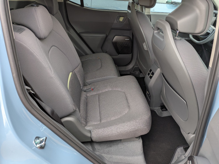 ... und verschieben. So kann mehr Platz im Kofferraum geschaffen werden. (Bild: Tobias Költzsch/Golem)