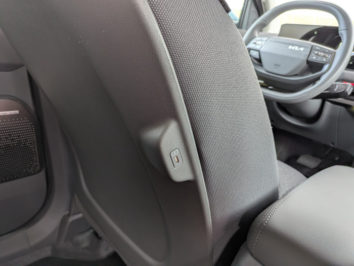 ... und können ihre elektronischen Geräte aufladen. (Bild: Tobias Költzsch/Golem)