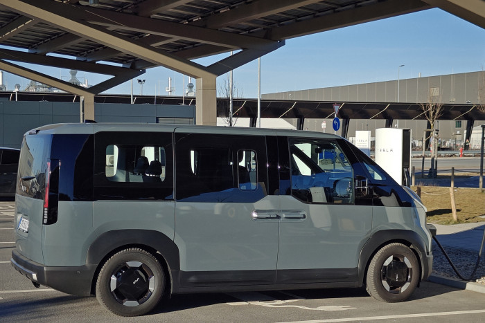 Die kantige Form wirkt nicht gerade schick, ermöglicht aber einen großen Stauraum. (Foto: Friedhelm Greis/Golem)
