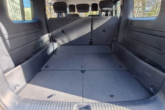 Der Stauraum hinter der zweiten Sitzreihe ist mit 1.330 Litern beim PV5 recht groß. (Foto: Martin Wolf/Golem) 