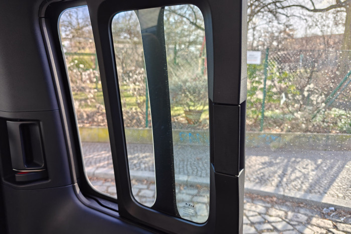 Anders lassen sich die hinteren Fenster nicht öffnen. (Foto: Martin Wolf/Golem)  