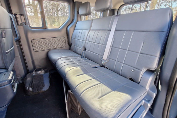 Die Sitze sind fest montiert und lassen sich nicht verschieben. (Foto: Martin Wolf/Golem)  