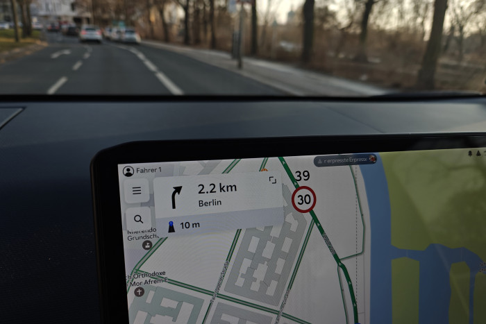 Kurz vor dem Berliner Schloss Charlottenburg erhielten wir diesen verwirrenden Hinweis. (Foto: Friedhelm Greis/Golem) 