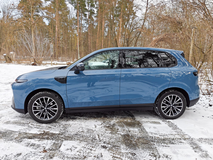 Das Design ist unauffällig, hässlich ist der B10 aber nicht. (Bild: Martin Wolf/Golem)