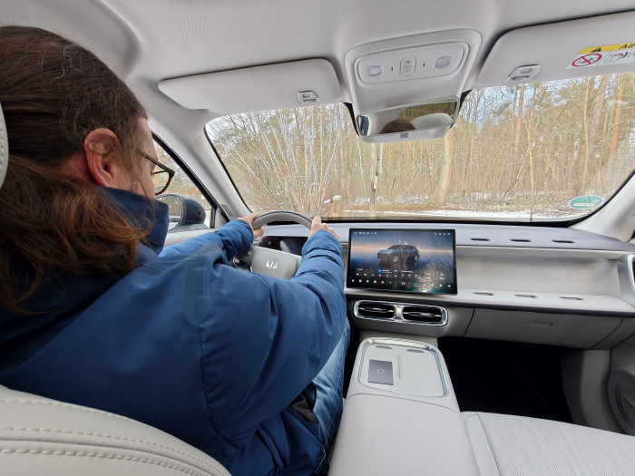 Die Sitze des B10 sind bequem, eine Lordosenstütze fehlt aber. (Bild: Martin Wolf/Golem)