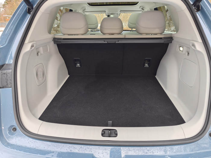 In den Kofferraum passen 420 Liter. (Bild: Martin Wolf/Golem)