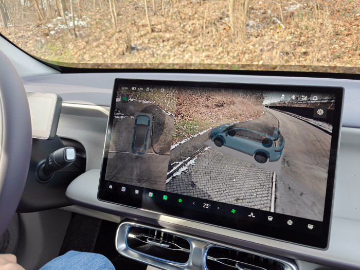 Der B10 hat bereits in der Grundversion für 29.900 Euro eine gute 360-Grad-Kamera. (Bild: Martin Wolf/Golem)