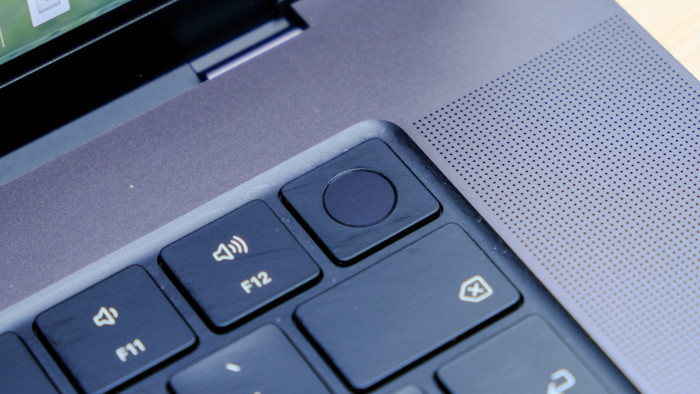 Macbook Pro 16 mit M5 Max (Bild: Oliver Nickel/Golem)