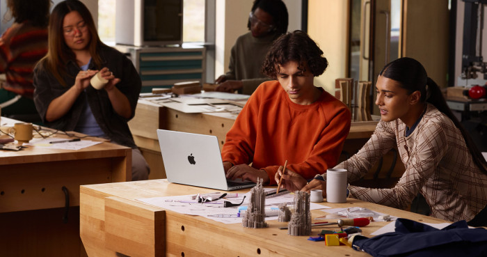 Macbook Pro mit M5 Pro und Max (Bild: Apple)