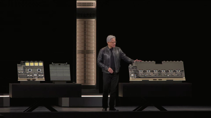 Mit Kyber hat Nvidia ein komplett neues Rack-System entwickelt. Links der Blade-Einschub, in der Mitte die Mid-, rechts die Backplane. (Bild: Nvidia)