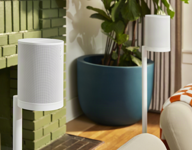 Die Era 100 SL können als Rücklautsprecher eine Sonos-Soundbar ergänzen. (Bild: Sonos)