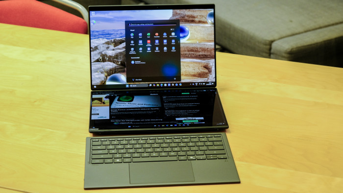 ASUS Zenbook Duo 14 UX8407AA (Bild: Oliver Nickel/Golem)