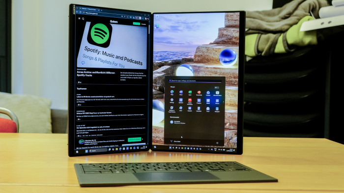 Unser Lieblingsmodus: Zwei Hochkantdisplays. (Bild: Oliver Nickel/Golem)