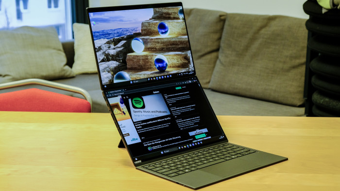 ASUS Zenbook Duo 14 UX8407AA (Bild: Oliver Nickel/Golem)