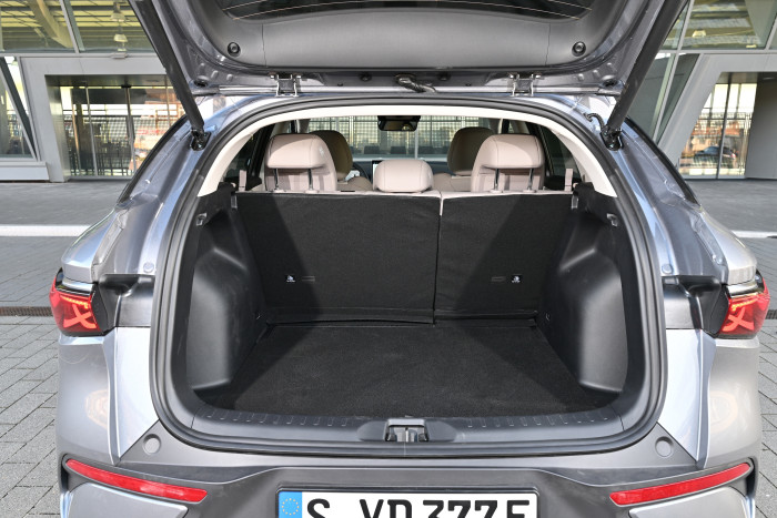 Mit 490 Litern fasst der Kofferraum in der überarbeiteten Version 50 Liter mehr. (Bild: BYD)