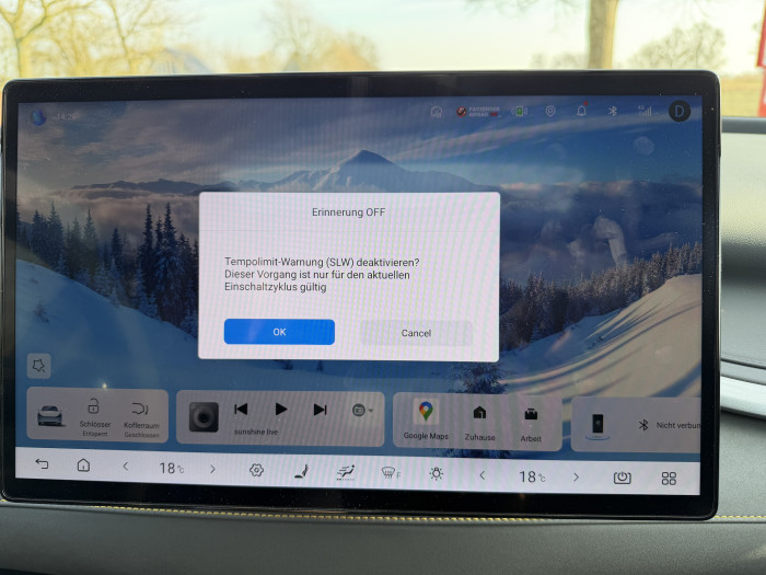 Zustimmung zum Abschalten des Tempowarners: Das muss bei jeder neuen Fahrt wiederholt werden. (Bild: Dirk Kunde)
