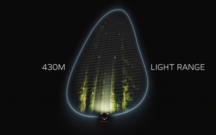 Das optionale Intelli Lux HD-Licht scheint deutlich weiter und breiter als klassisches LED-Licht. (Bild: Opel)