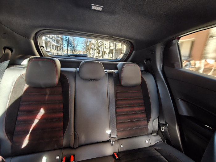 Die Rückbank des Junior Elettrica Veloce ist nur bedingt für Passagiere geeignet, da es nicht viel Beinfreiheit gibt. (Bild: Martin Wolf/Golem)