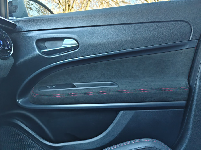 Was wie Leder aussieht, ist Plastik. (Bild: Martin Wolf/Golem)