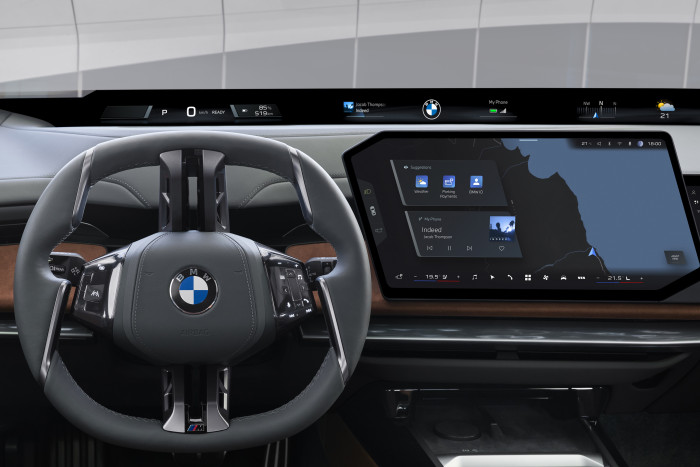 Der Verzicht auf das Fahrerdisplay ermöglicht eine vertikale Lenkradspeiche. (Foto: BMW) 