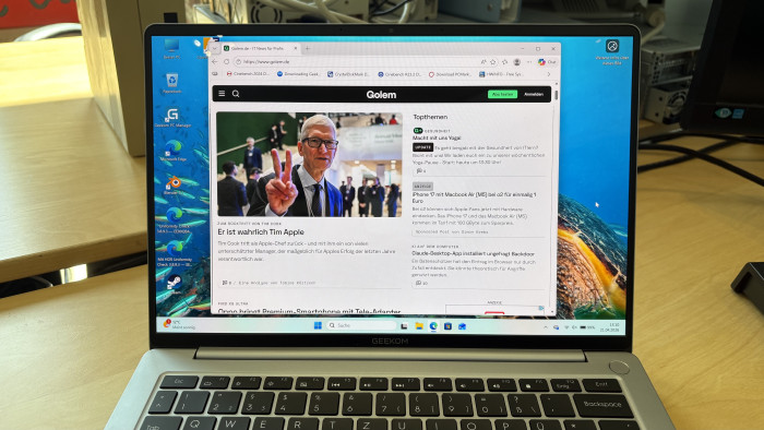 Das 14-Zoll große OLED-Display hat eine Bildwiederholrate von 120 Hertz.