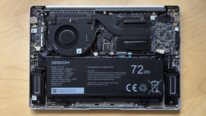 Die SSD und der Akku sind die einzigen Komponenten, die sich tauschen lassen.