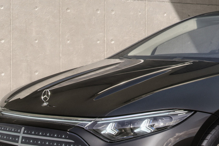 Neu sind sogenannte Powerdomes auf der Fronthaube. (Foto: Mercedes-Benz) 